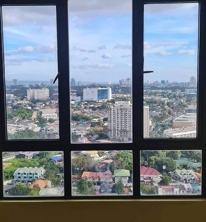 Congressional Town Center Aparthotel Manila Bagian luar foto